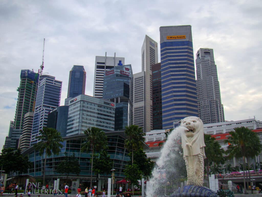 Singpore skyscrapers and Merlion